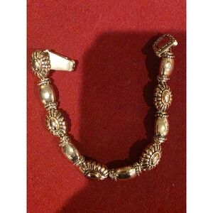 Elegant Silver Tone Beaded Bracelet with Ornate Clasp Women's Fashion‎ Jewelry